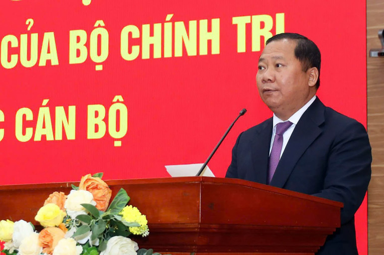 Đồng chí Nguyễn Phi Long phát biểu nhận nhiệm vụ. z6980465973810-d6da016611cb5ab88f05834774193e78.jpg