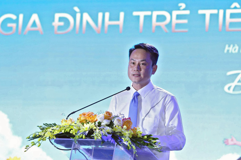 Đồng chí Nguyễn Kim Quy phát biểu ý kiến tại buổi lễ. 234b262c3f5fb201eb4e.jpg