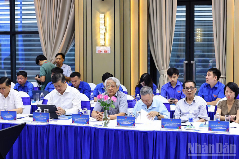 Các chuyên gia tham dự hội thảo. ndo_br_edd701c87a5dcd03944c.jpg