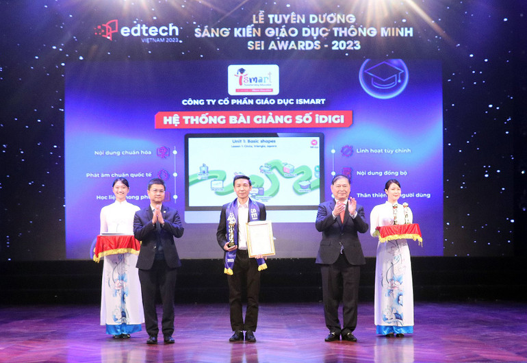 Đại diện tổ chức, doanh nghiệp tiêu biểu được tuyên dương tại SEI Awards 2023. ismart.jpg