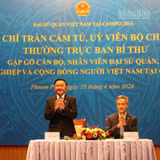 Thường trực Ban Bí thư Trần Cẩm Tú thăm Đại sứ quán Việt Nam tại Campuchia. (Ảnh: HUY VŨ)