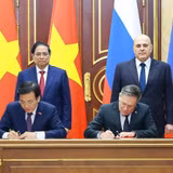 Lễ ký Hiệp định giữa Chính phủ nước Cộng hòa xã hội chủ nghĩa Việt Nam và Chính phủ Liên bang Nga về hợp tác xây dựng Nhà máy điện hạt nhân trên lãnh thổ nước Cộng hòa xã hội chủ nghĩa Việt Nam. (Ảnh: TTXVN)