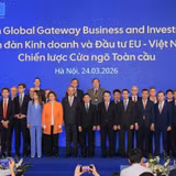 Phó Thủ tướng Hồ Đức Phớc và Cao ủy EU phụ trách quan hệ đối tác quốc tế Jozef Sikela và các đại biểu tham dự Diễn đàn. (Ảnh: TTXVN)