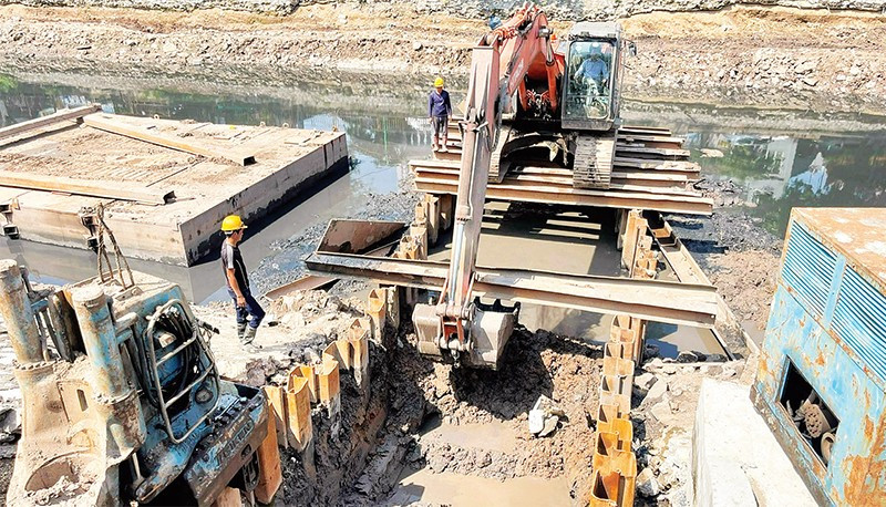 Dự án cải tạo sông Tô Lịch đang được triển khai tích cực.