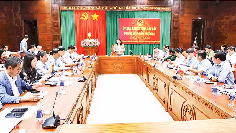 Ủy ban Bầu cử tỉnh Đắk Lắk họp phiên họp thứ sáu rà soát mọi công tác chuẩn bị tốt nhất cho ngày bầu cử.