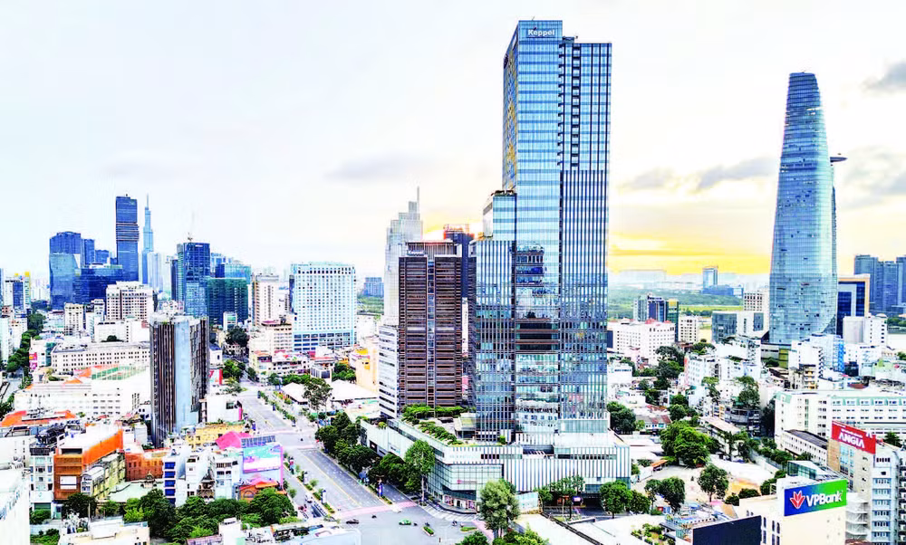 Một góc trục đường Lê Lợi nhìn từ trên cao. (Ảnh THẾ ANH)