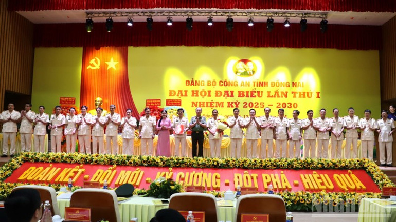Ban Chấp hành Đảng bộ Công an tỉnh Đồng Nai ra mắt đại hội. ndo_br_8-resize-312.jpg