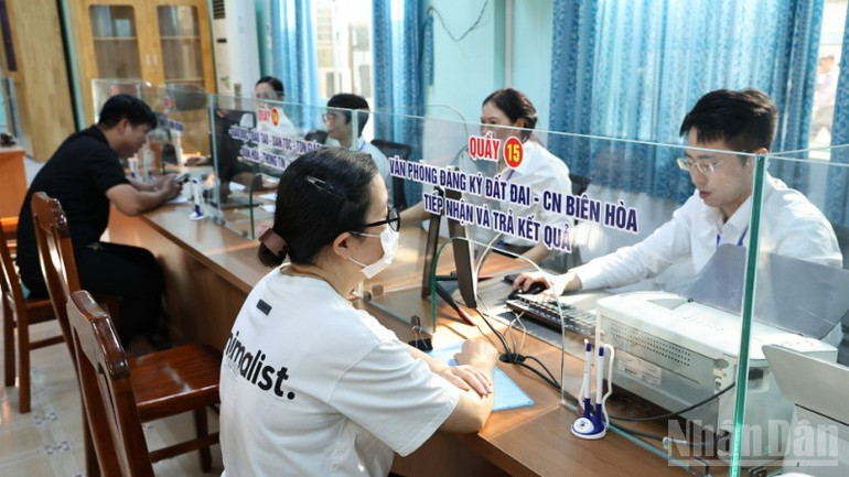 Tháng 8 vừa qua Đồng Nai xếp thứ 3/34 tỉnh, thành phố về chỉ số hài lòng của người dân, doanh nghiệp trong thực hiện thủ tục hành chính. ndo_br_599a7592-resize-873.jpg