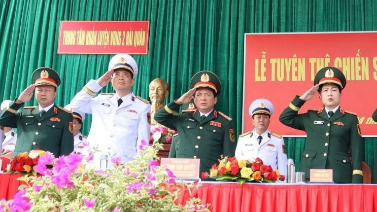 Thượng tướng Trịnh Văn Quyết cùng các đại biểu dự buổi lễ. 333.jpg