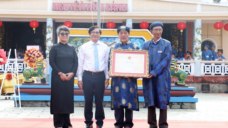 Lãnh đạo tỉnh Đồng Nai trao công nhận Di sản văn hóa phi vật thể quốc gia Lễ giỗ Lễ Thành hầu Nguyễn Hữu Cảnh. ndo_br_1-6458-9864.jpg