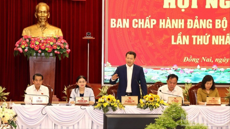 Bí thư Tỉnh ủy Đồng Nai Vũ Hồng Văn quán triệt, nhiệm vụ cốt lõi là bảo đảm quá trình vận hành tổ chức bộ máy mới gắn chặt với tăng trưởng kinh tế 2 con số. ndo_br_1-resize-937.jpg