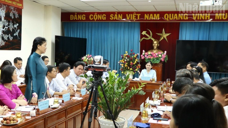 Phó Bí thư Thường trực Tỉnh ủy, Chủ tịch Hội đồng nhân dân tỉnh Đồng Nai Tôn Ngọc Hạnh chủ trì buổi làm việc. ndo_tr_3-resize-9485-4561.jpg