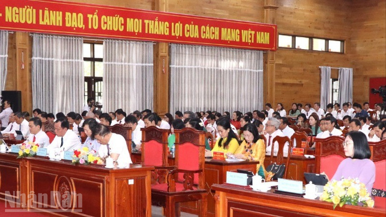 Các đại biểu tham dự Kỳ họp. ndo_bl_44-resize-7838.jpg