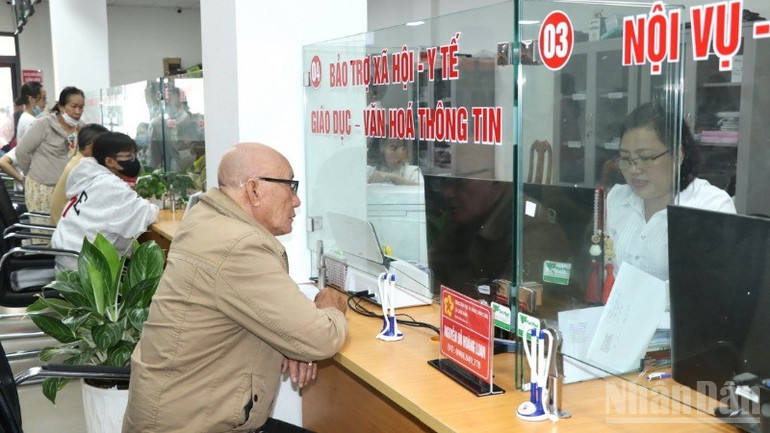 Giải quyết hồ sơ tại Trung tâm phục vụ hành chính công xã Long Thành. ndo_br_8-resize-9660.jpg