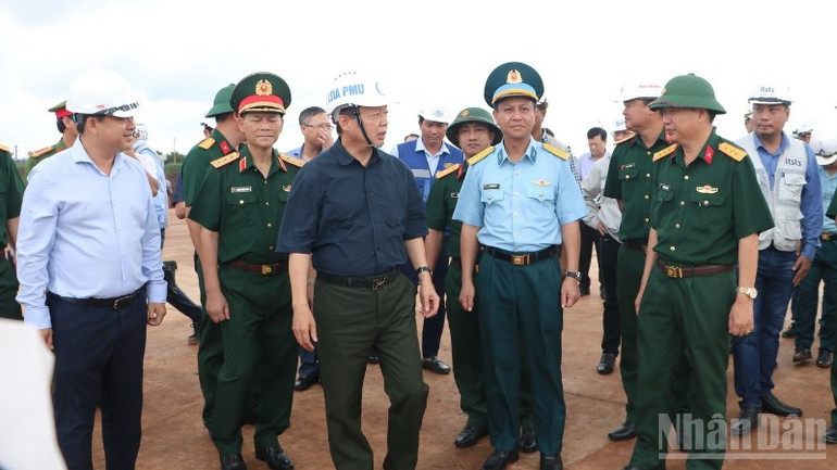 Phó Thủ tướng Trần Hồng Hà kiểm tra thi công dự án sân bay Long Thành. ndo_br_img-4837-resize-4073.jpg