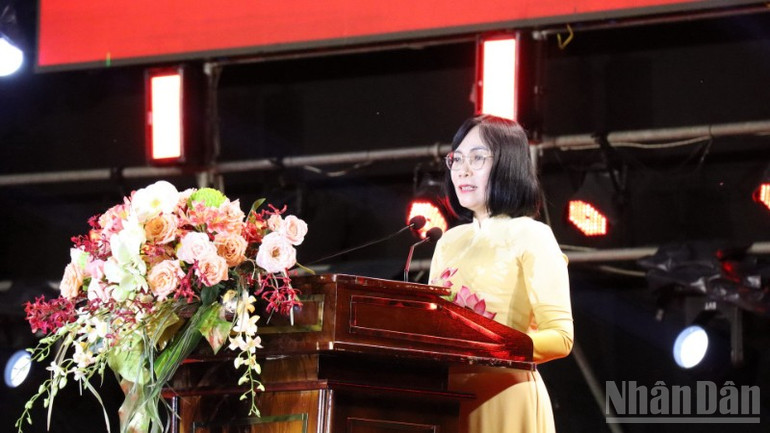 Vice ordförande för Dong Nai-provinsens folkkommitté, Nguyen Thi Hoang, talade vid programmet. ndo_br_2-resize-1986.jpg