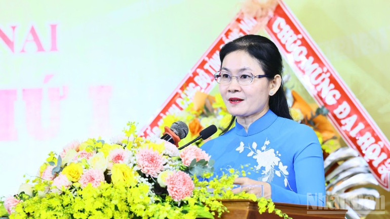 Đồng chí Tôn Ngọc Hạnh, Ủy viên Dự khuyết Trung ương Đảng, Phó Bí thư Thường trực Tỉnh ủy phát biểu chỉ đạo tại Đại hội Đảng bộ Ủy ban nhân dân tỉnh. ndo_br_z6903193059109-448367b6eec1ff970871f5e97068cf1a-6309.jpg