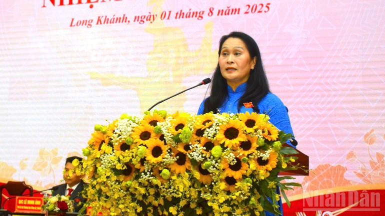 Đồng chí Đặng Minh Nguyệt, Ủy viên Ban Thường vụ Tỉnh ủy Đồng Nai, Bí thư Đảng ủy phường Long Khánh phát biểu tại Đại hội. ndo_br_z6863552263206-51bd1eba3ef6911e1fab44a8dcf44197-7835.jpg
