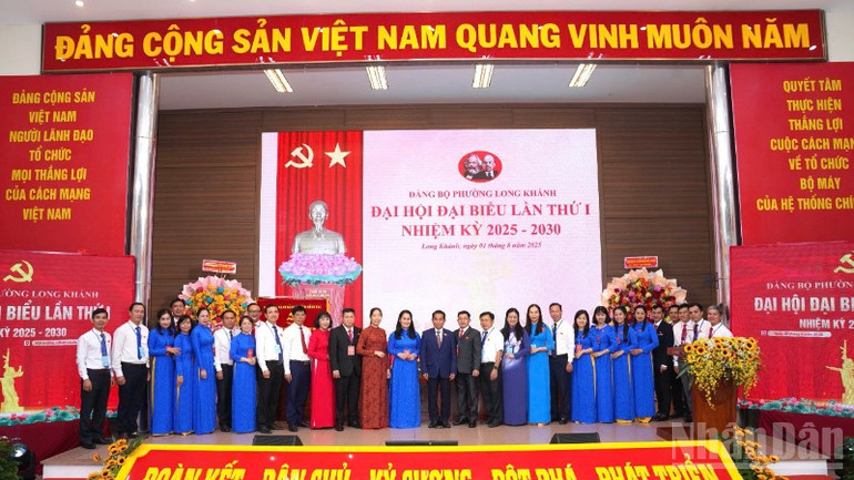 Lãnh đạo tỉnh Đồng Nai cùng các đại biểu chụp ảnh lưu niệm. ndo_br_z6863523154927-e89032d970e172082355181bf4935afb-673.jpg