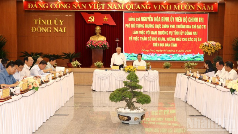 Quang cảnh buổi làm việc. ndo_br_2-resize-4391.jpg