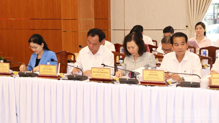 Các đồng chí Phó Bí thư Tỉnh ủy Đồng Nai (ngồi hàng đầu). ndo_br_5-resize-5539.jpg