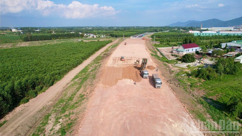 Cao tốc Biên Hòa-Vũng Tàu, đoạn qua địa bàn Đồng Nai. ndo_br_z7049090120377-60ebb7b41d9d2e8b01b9968f67ec1d1f-6732.jpg