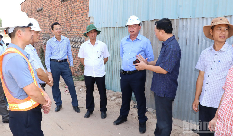 Chủ tịch Ủy ban nhân dân tỉnh Đồng Nai Võ Tấn Đức trong một lần thị sát hiện trường tiến độ Dự án thành phần 1, đường cao tốc Biên Hòa-Vũng Tàu ndo_br_img-0985-resize.jpg