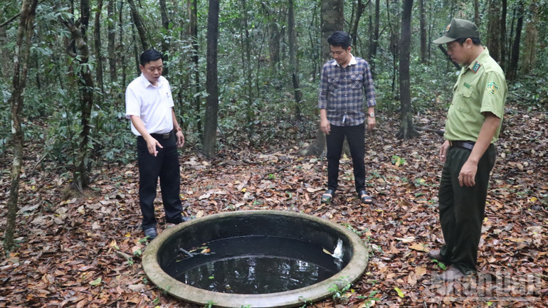 Nơi tiếp nước và khoáng chất cho thú rừng mùa khô hạn. ndo_br_img-5730-resize.jpg