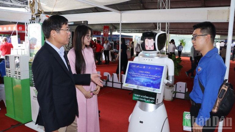 تقديم نماذج الروبوت في Techfest Dong Nai 2025. ndo_br_6-resize-508.jpg