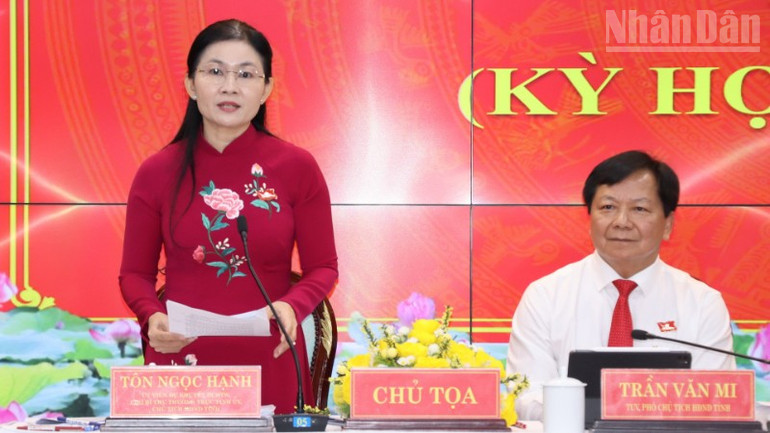 Chủ tịch Hội đồng nhân dân tỉnh Đồng Nai Tôn Ngọc Hạnh đề nghị thực hiện các giải pháp để sớm đưa nghị quyết thực sự đi vào cuộc sống. ndo_tr_1-resize-8439.jpg