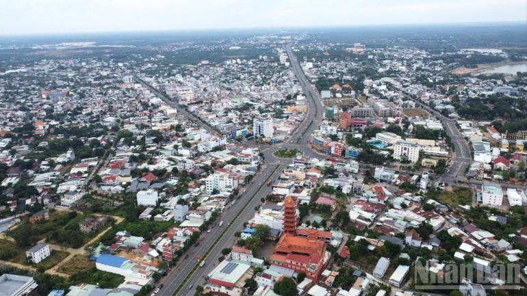 Một ngã tư Đồng Xoài, điểm giao giữa quốc lộ 14 và ĐT 741. ndo_br_2-3398.jpg