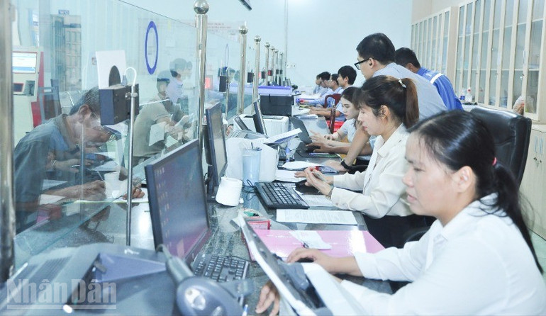 Giải quyết thủ tục hành chính tại Trung tâm phục vụ hành chính công xã Đồng Phú, tỉnh Đồng Nai. ndo_bl_trung-tam-phuc-vu-hanh-chinh-cong-xa-dong-phu-giai-quyet-thu-tuc-hanh-chinh-cho-nguoi-dan-378.jpg