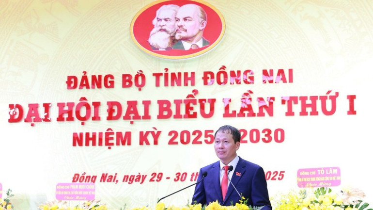 Đồng chí Vũ Hồng Văn, Bí thư Tỉnh ủy, Trưởng Đoàn đại biểu Quốc hội tỉnh Đồng Nai phát biểu tại phiên trù bị. ndo_br_z7060904848282-eb1c396000f5a24124f46e42065be7d3-resize-1898.jpg