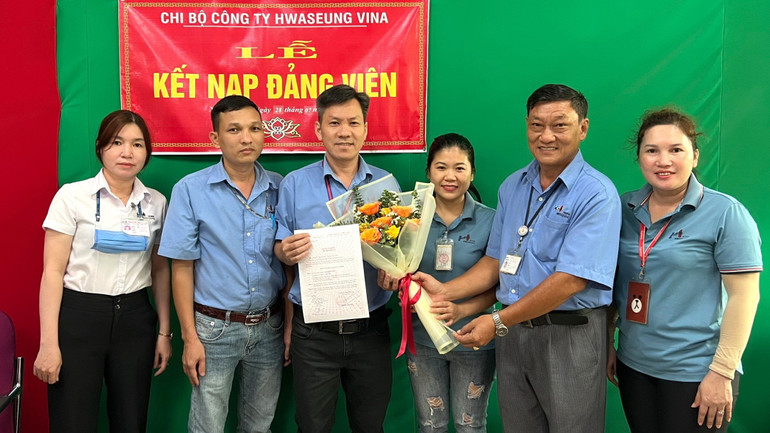 ទទួលសមាជិកបក្សនៅសហគ្រាស FDI នៅ Dong Nai។ 4.jpg