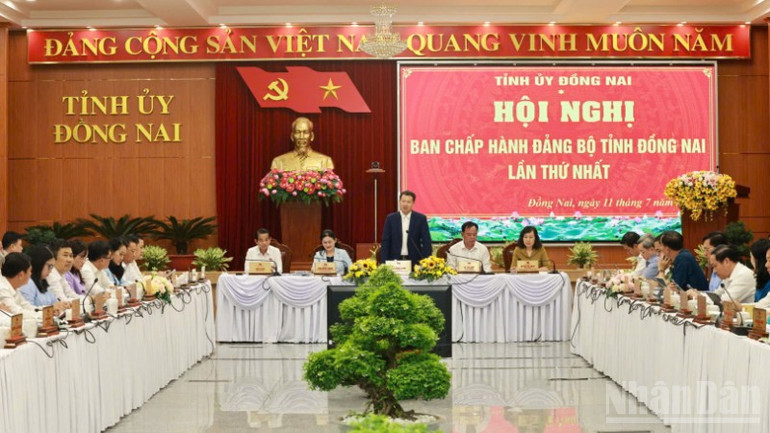 Tập thể Thường trực Tỉnh ủy Đồng Nai chủ trì Hội nghị Ban Chấp hành Đảng bộ tỉnh lần thứ nhất. ndo_br_z6794042817286-2bca368f05dd0e524809059250eeb319-5299.jpg
