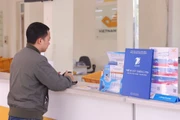 Khách hàng có thể dễ dàng đến các điểm của Bưu cục Bưu điện-Văn hóa xã để đăng ký sử dụng các dịch vụ của Vinaphone.