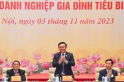Chủ tịch Quốc hội Vương Đình Huệ chủ trì buổi gặp mặt đoàn đại biểu doanh nghiệp gia đình tiêu biểu cả nước.