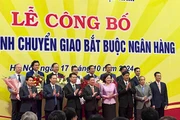 Các đại biểu tham dự Lễ chuyển giao bắt buộc ngân hàng. 
