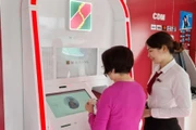 Không chỉ hỗ trợ mở tài khoản trực tuyến, eKYC còn được áp dụng vào quá trình đăng nhập ứng dụng Agribank Plus trên thiết bị mới, giúp gia tăng lớp bảo vệ tài khoản, hạn chế rủi ro mất tài khoản do bị kẻ gian lừa đảo.