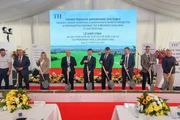Các đại biểu thực hiện nghi thức khởi công Dự án Chăn nuôi bò sữa và chế biến sữa TH tại Primorsky Krai.