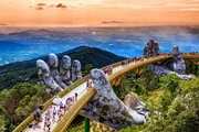 Cầu Vàng (Bà Nà), một điểm du lịch đẹp của Đà Nẵng.