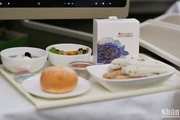  Vietnam Airlines phục vụ bánh trung thu trên một số chuyến bay từ 15/8 đến 19/8/2024.