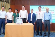 Lãnh đạo PV GAS tham gia ủng hộ đồng bào các tỉnh phía Bắc tại trụ sở.