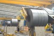 Sản xuất thép cán cuộn nóng tại Khu liên hợp gang thép Hòa Phát Dung Quất. 