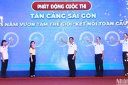 Các đại biểu nhấn nút phát động cuộc thi.
