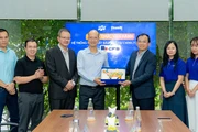 Đại diện Vinamilk và Tập đoàn FPT công bố số hóa vận hành chính thức hệ thống FPT CFS - Giải pháp đóng sổ và hợp nhất báo cáo tài chính toàn diện.