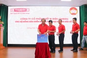 Cán bộ nhân viên THIBIDI hưởng ứng việc chung tay ủng hộ đồng bào bị thiệt hại do thiên tai. 