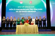 Lãnh đạo tỉnh Vĩnh Phúc và Tập đoàn Vingroup ký kết Bản ghi nhớ.