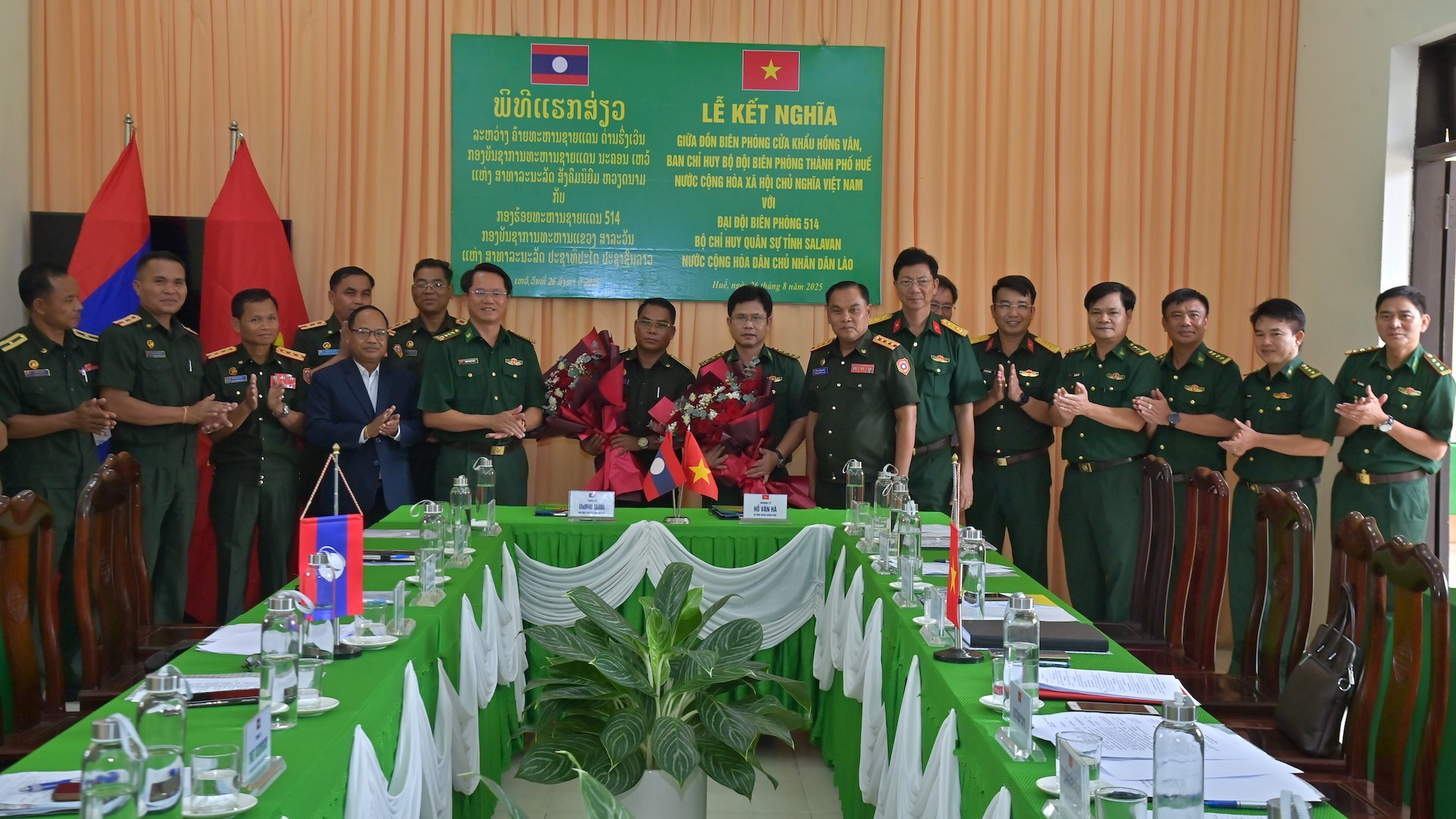 Đồn Biên phòng cửa khẩu Hồng Vân, Ban chỉ huy Bộ đội Biên phòng, Bộ chỉ huy quân sự thành phố Huế kết nghĩa với Đại đội Bảo vệ biên giới 514, Bộ chỉ huy quân sự tỉnh Salavan, Lào. ky-3don-bien-phong-cua-khau-hong-van-bdbp-thanh-pho-hue-ket-nghia-voi-dai-doi-bvbg-514-bo-chqs-tinh-salavan-lao-1-2-1-copy.jpg