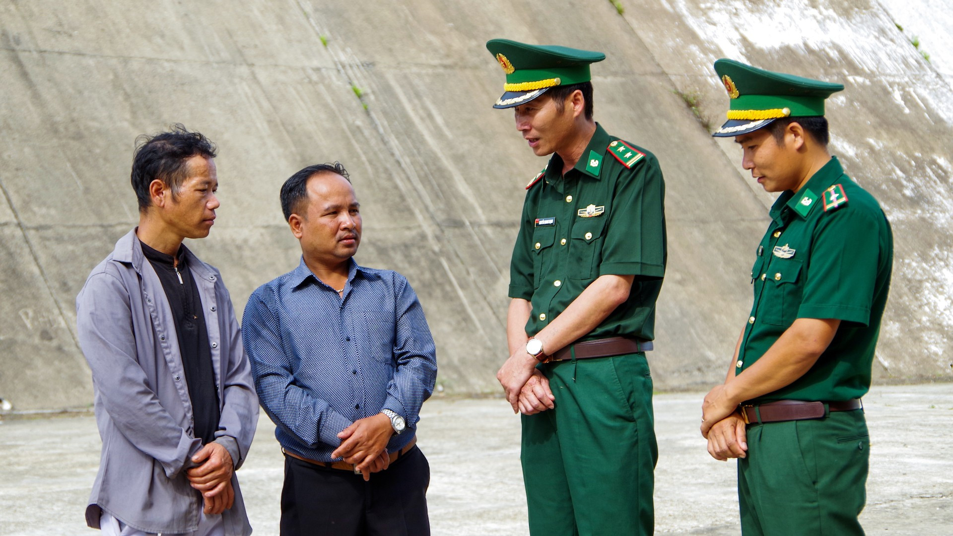Đồn Biên phòng cửa khẩu A Đớt trao đổi tình hình với Chính quyền bản Ka Lô, Lào. ky-3don-bien-phong-cua-khau-a-dot-trao-doi-tinh-hinh-voi-chinh-quyen-ban-ka-lo-lao-1-copy.jpg